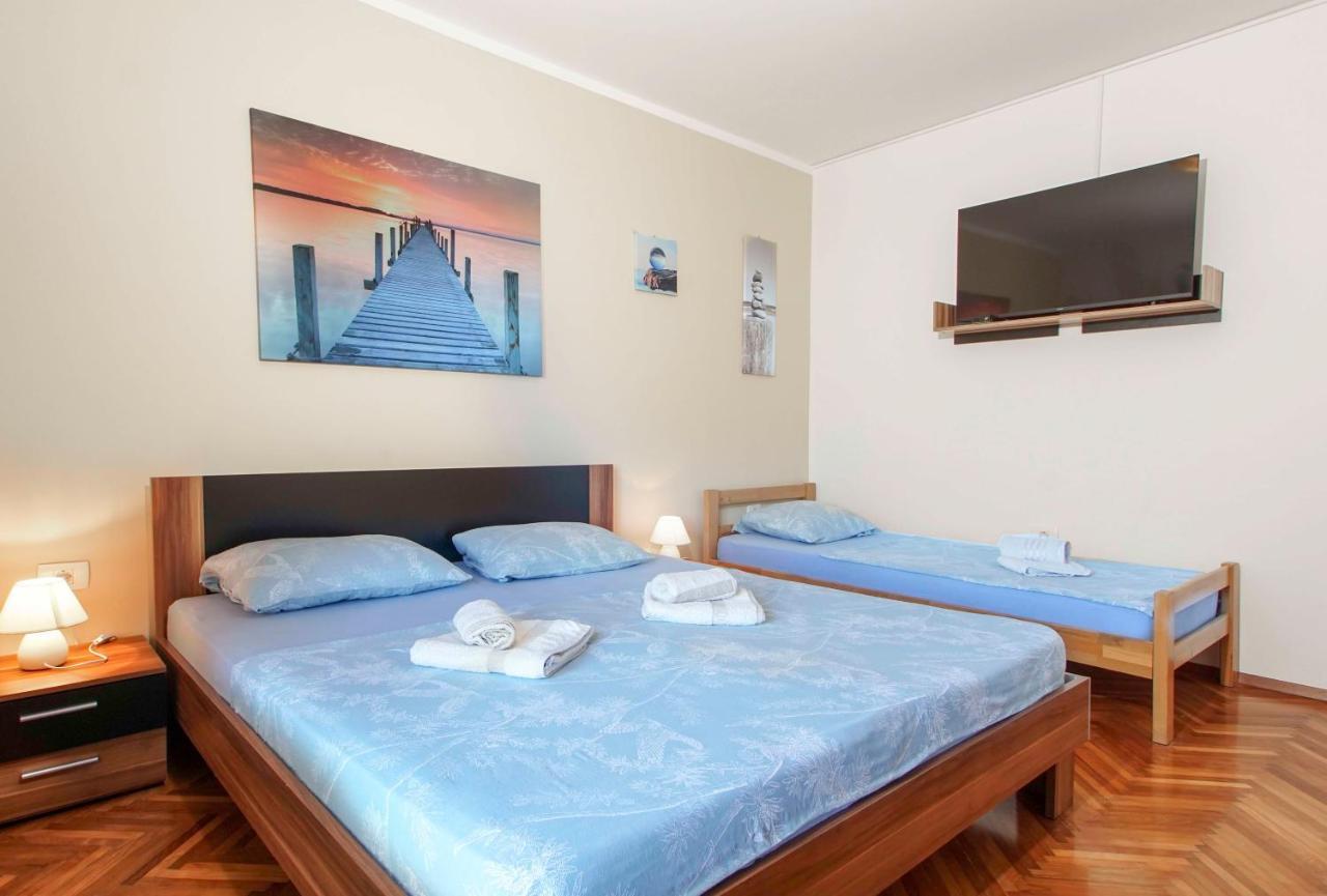Apartmaji Pri Bosi Nogi Izola Exterior foto